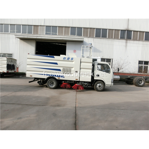 Camion de nettoyage de balayeuse de poussière de route diesel 4 brosses